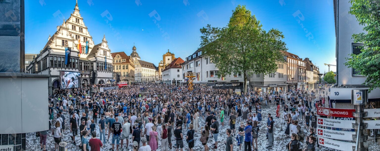 SC Paderborn in der 1. Bundesliga - Tausende bei Aufstiegsfeier am Rathaus