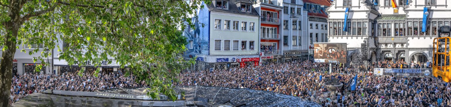 Aufstiegsfeier des SCP Paderborner 07 in die erste Bundesliga und über 10000 Fans waren dabei!